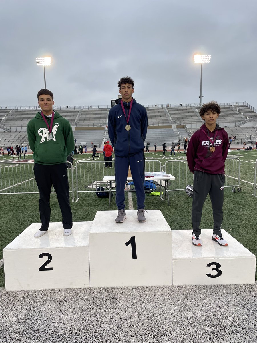 jehs_track's tweet photo. Outstanding job goes out to Erik Lozano for placing 1st last night in the 100m dash at Battlin’ Bears Invitational and breaking the meet record! Great job Erik!
#jaguarpride #breakingrecords #hardworkpaysoff https://t.co/pTsMerMPtj