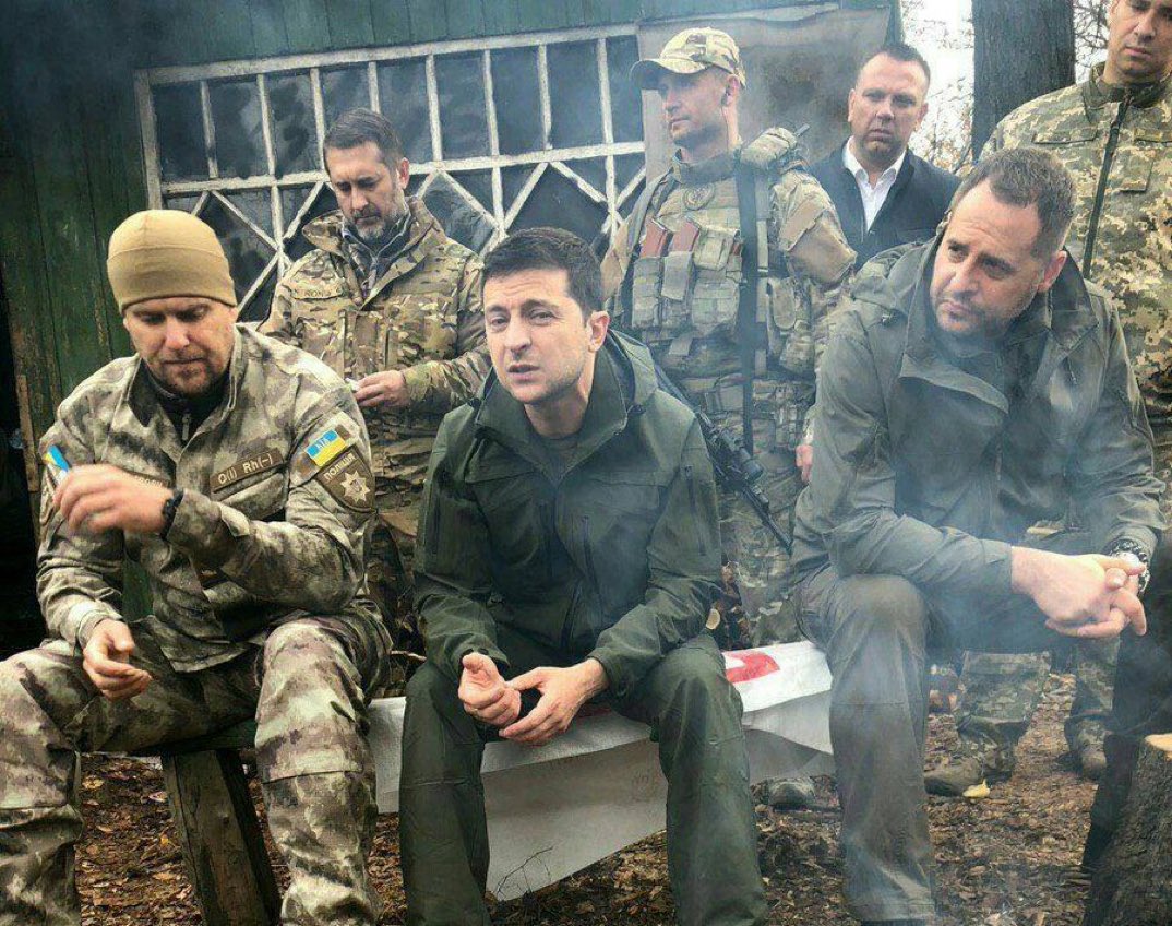 realom94's tweet photo. President of Ukrain Zelenskry states that this may be a last time you see me alive. 😔
#UkraineUnderAttack #President #ukrainrussia #Zelensky https://t.co/HrNyRFEXZf