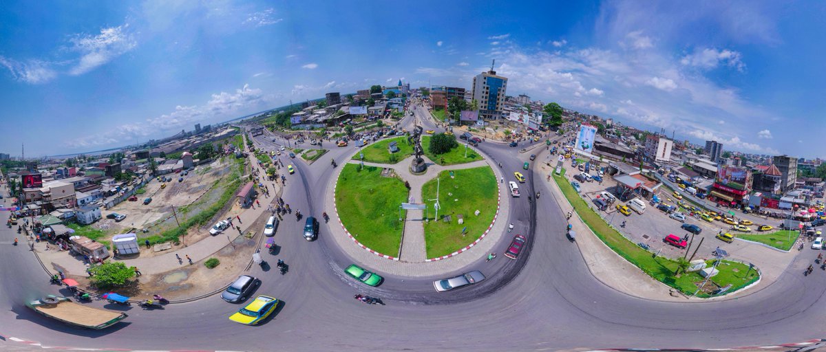 #Douala: Le Rond Point Deido - Source: <a href="/camairdroneboy/">camairdroneboy</a> sur facebook: facebook.com/camairdroneboy…