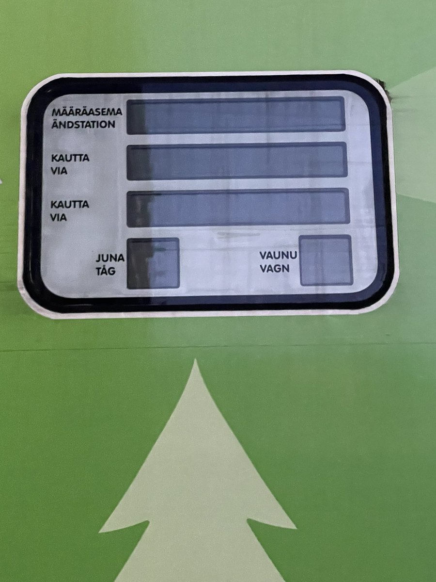 Miten tuodaan sodan tuntu Suomeen? Yksinkertaista. Otetaan täysi juna. Ei näytetä asiakkaille vaunujen numeroita. Tiedotetaan tasan junan lähtöhetkellä, että on ongelmia ja kerrotaan numerot. Ei arviota lähtöajasta. Ehkä pääsemme tänään liikkeelle. <a href="/VRmatkalla/">VR Matkalla</a>