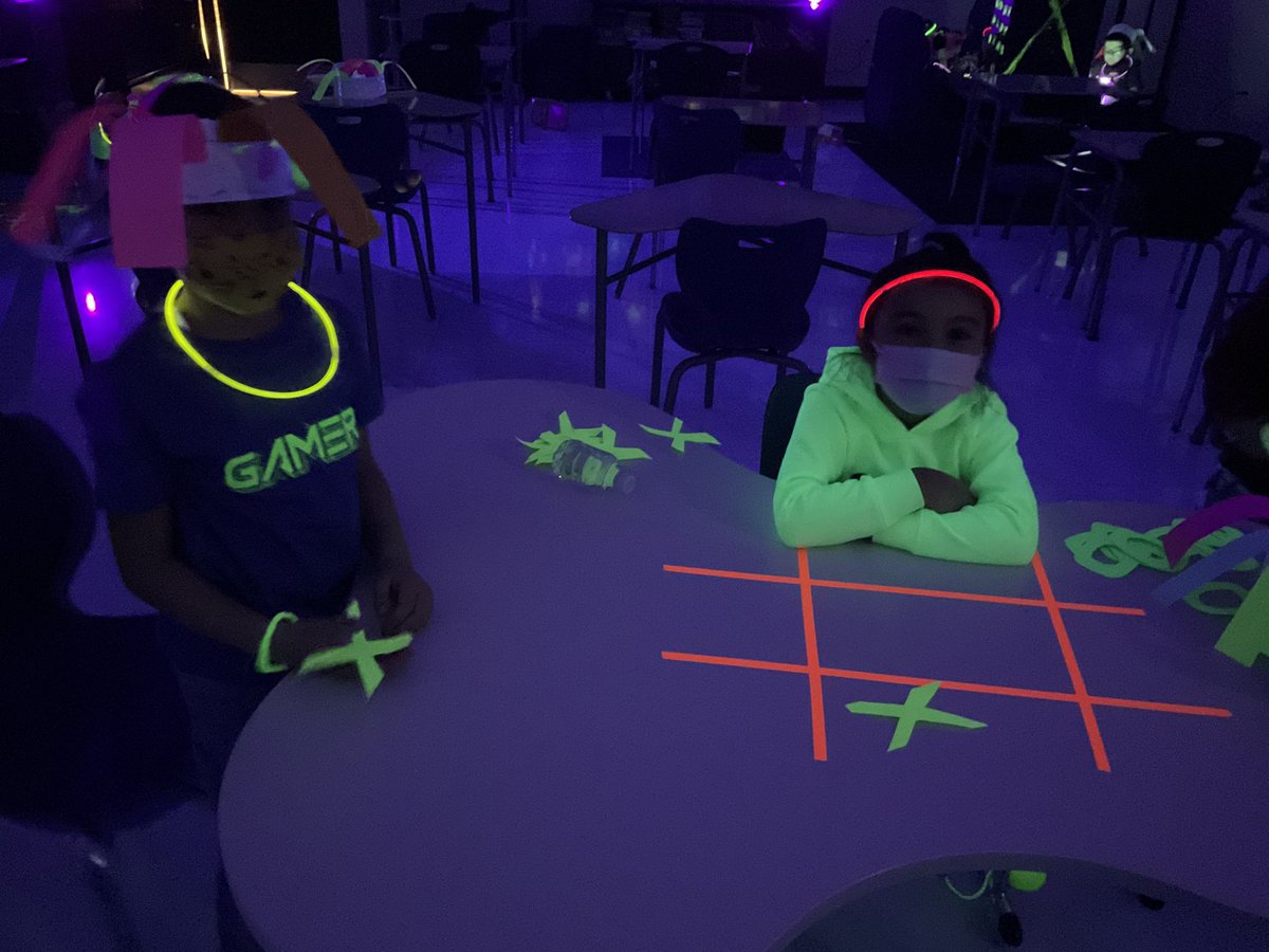 _hase1's tweet photo. We had so much fun playing glow games today! #lane126 https://t.co/18lVHGCOhH