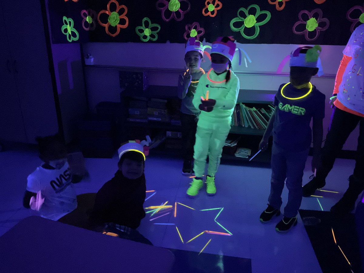 _hase1's tweet photo. We had so much fun playing glow games today! #lane126 https://t.co/18lVHGCOhH