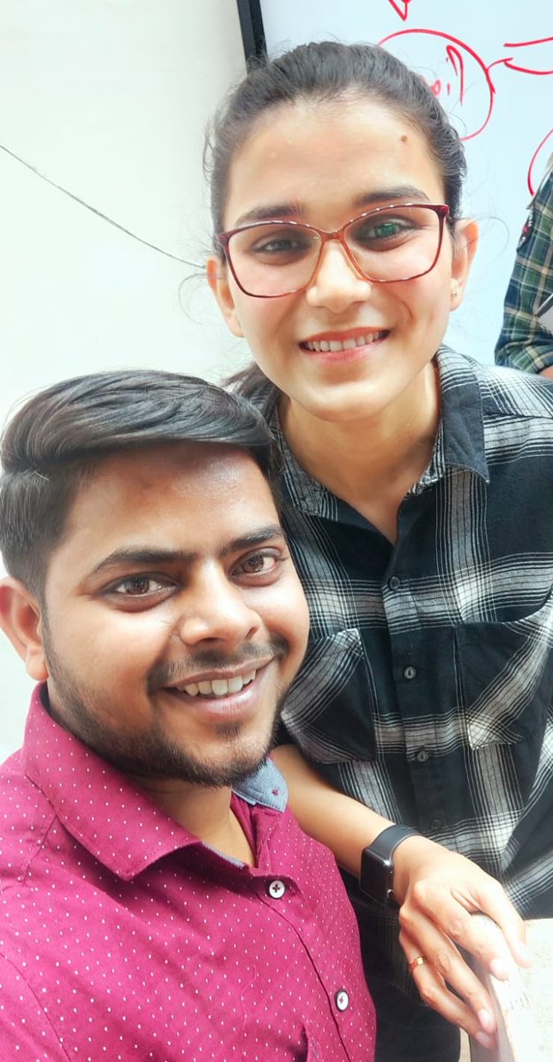 Alokm70's tweet photo. Frnds We are live now 😍😀
Me with CDP Queen 👑 @himanshiiisingh 😍🥰 https://t.co/BP0xbPwHYg