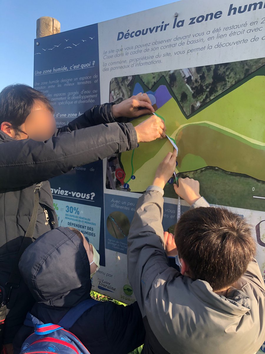 Numerique37's tweet image. Suite du projet @mathcitymap de #Cangey. Après avoir aiguisé leur regard mathématique au sein de l’école, les élèves sortent pour réaliser leur parcours dans le village !
@drane_ot @ienash37 #mathtrail @Erasmus_project