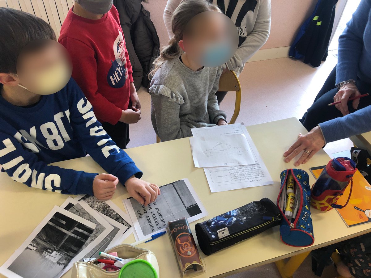 Numerique37's tweet image. Suite du projet @mathcitymap de #Cangey. Après avoir aiguisé leur regard mathématique au sein de l’école, les élèves sortent pour réaliser leur parcours dans le village !
@drane_ot @ienash37 #mathtrail @Erasmus_project