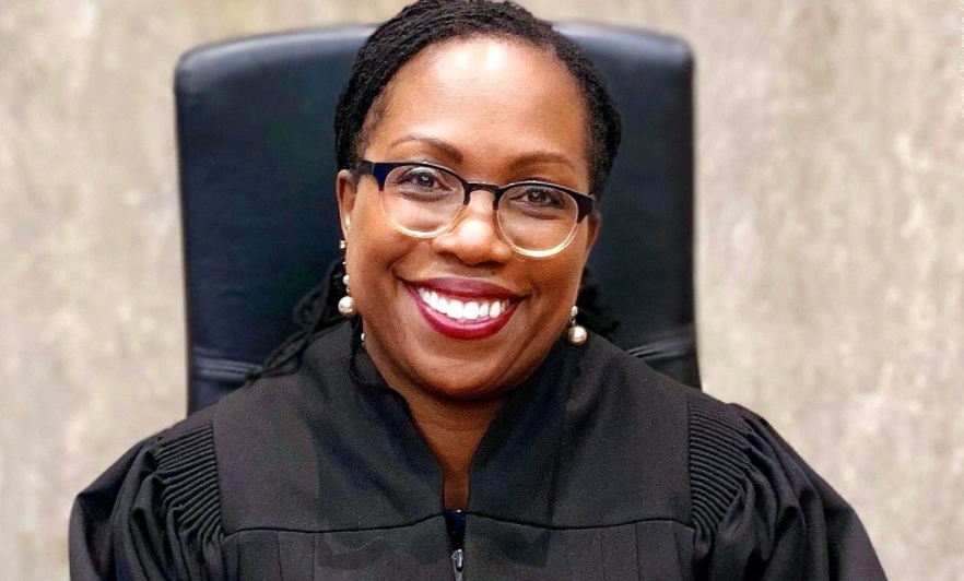 ScottHech's tweet photo. A PUBLIC DEFENDER WILL BE ON THE SUPREME COURT. JUSTICE KETANJI BROWN JACKSON! https://t.co/R8yh4VUYJq