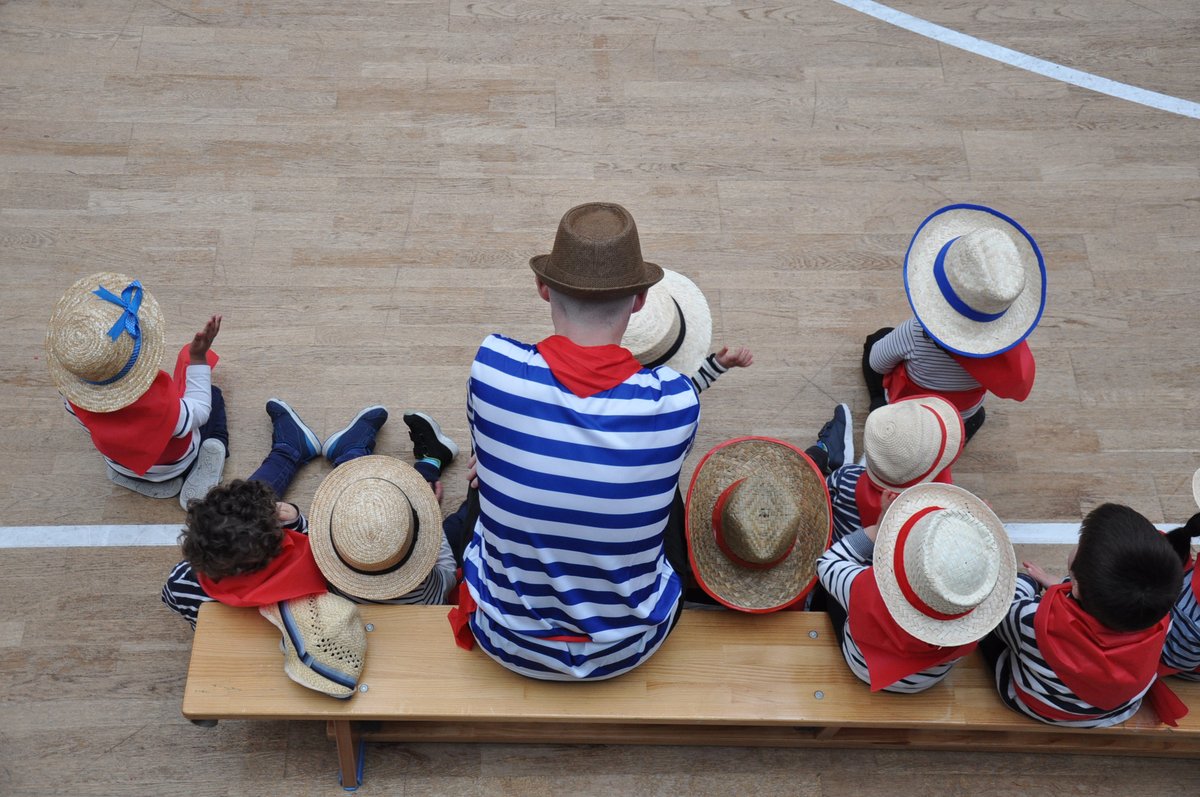 txominaresti's tweet photo. Egun ederra gaurkoa #txominaresti. Un gran día #carnavales https://t.co/vfkWsIOmF6