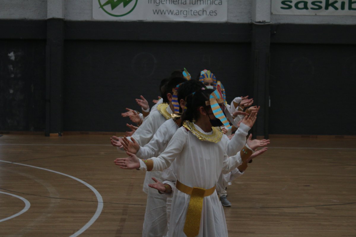txominaresti's tweet photo. Egun ederra gaurkoa #txominaresti. Un gran día #carnavales https://t.co/vfkWsIOmF6