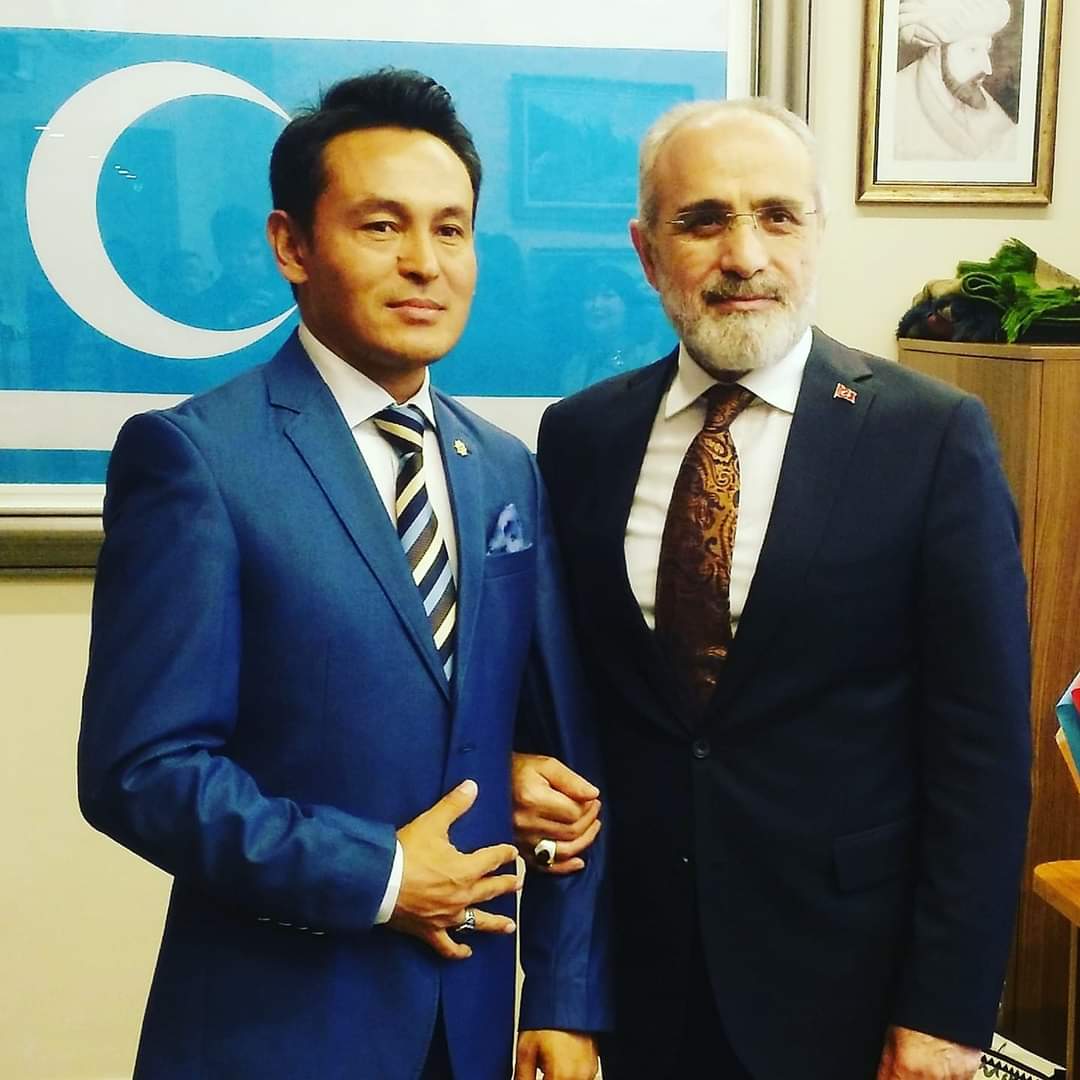 Anılar 
Cumhurbaşkanı baş danışmanı sayın Yalçın Topçu bakanımız ile her zaman bizlere örnek olan vatan millete sevdası davası ne nasıl olduğunu kendisinden öğrendiğimiz saygı duyduğumuz bir ak sakalımız ve devlet büyüğümüz.
iyi ki varsınız .
Saygılarımla