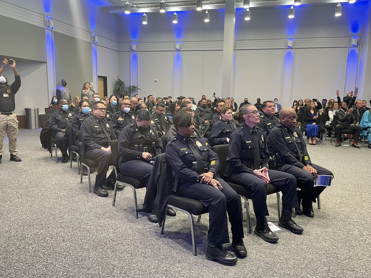 DallasPD's tweet image. The members of @DPDAcadmy #Class378 recite the Oath of Office and they are sworn in by @DPDChiefGarcia.