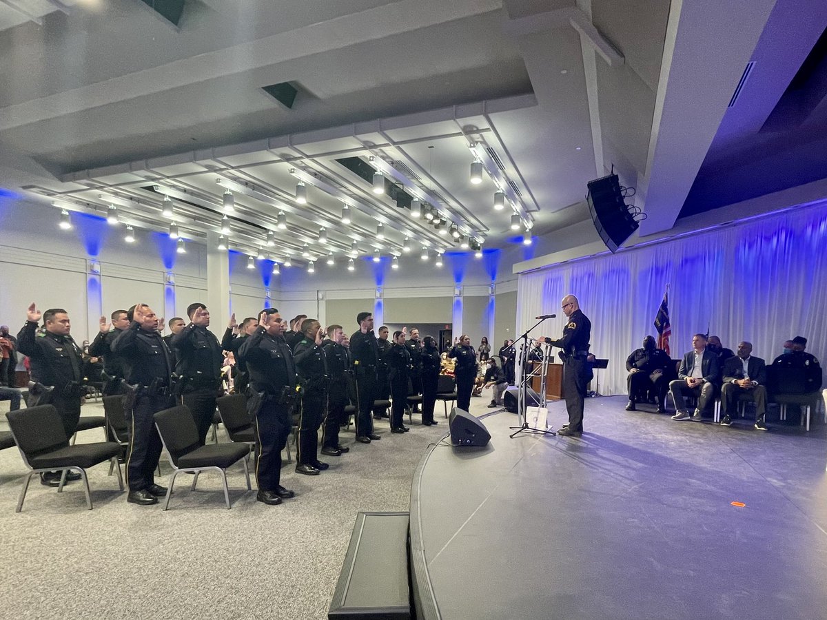 DallasPD's tweet image. The members of @DPDAcadmy #Class378 recite the Oath of Office and they are sworn in by @DPDChiefGarcia.