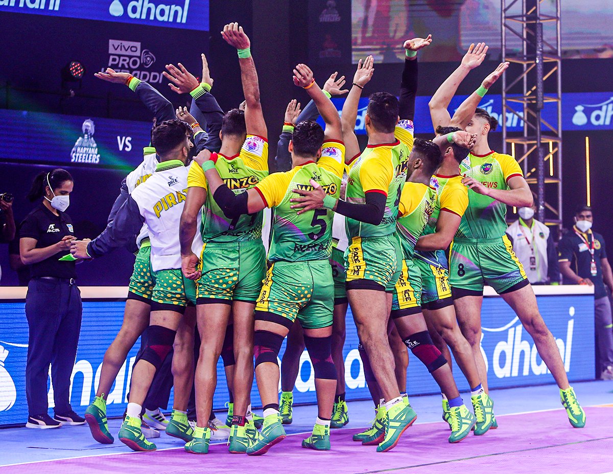 Its_Alka's tweet photo. Well fought @PatnaPirates 💚
Sad to see Sachin Tanwar crying 😔
You played really well throughout the season 🙌
 #ProKabaddiFinal https://t.co/xvTmSKFEVk