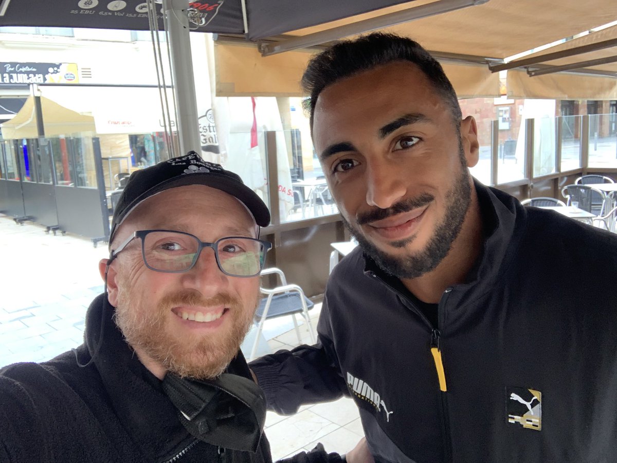 Con <a href="/carlosakapo/">Carlos Akapo</a> , internacional , jugador de primera división pero un tío humilde y con el que poder charlar de fútbol . Gracias por tu visita