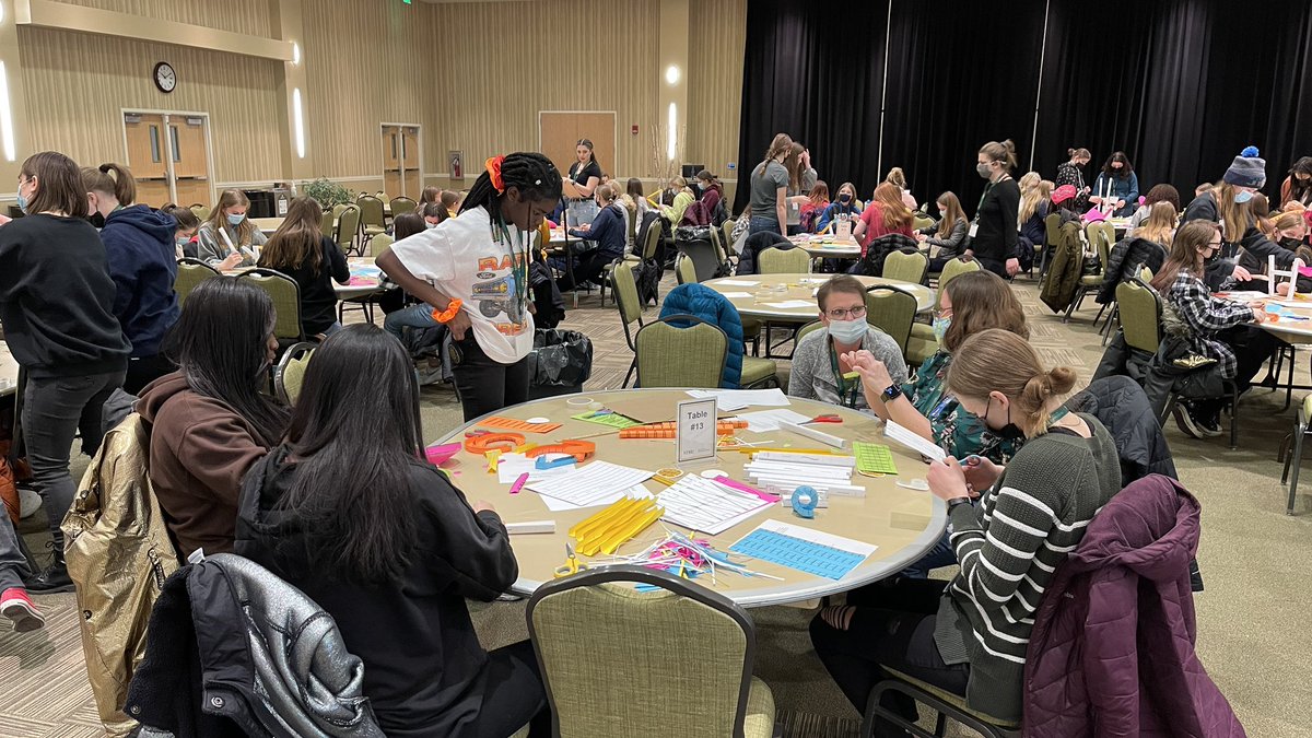 NDSUEngineering's tweet image. We welcomed more than 100 8th grade girls to campus for Introduce a Girl to Engineering Day!

#NDSUengineering
#Eweek2022
#GirlDay2022