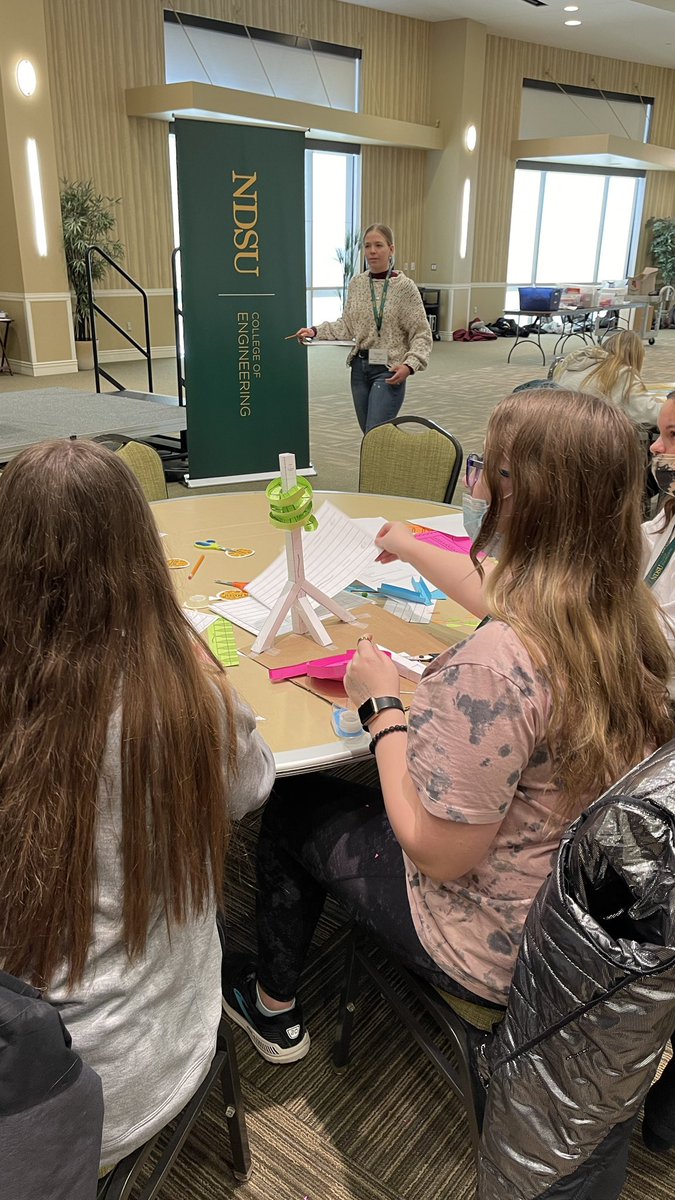 NDSUEngineering's tweet image. We welcomed more than 100 8th grade girls to campus for Introduce a Girl to Engineering Day!

#NDSUengineering
#Eweek2022
#GirlDay2022