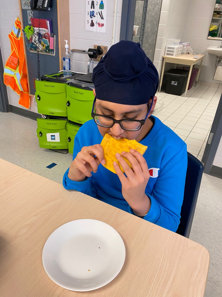 Ms_Manalis's tweet image. Today we explored Jamaican cuisines. We learned how Chicken Patties were made and enjoyed tasting them. They were delicious! #Jamaica #culturalfoods #ddclass #inclusive #diversity #BlackHistoryMonth @PeelSchools @BerylFordPS