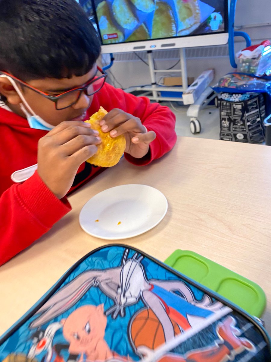 Ms_Manalis's tweet image. Today we explored Jamaican cuisines. We learned how Chicken Patties were made and enjoyed tasting them. They were delicious! #Jamaica #culturalfoods #ddclass #inclusive #diversity #BlackHistoryMonth @PeelSchools @BerylFordPS