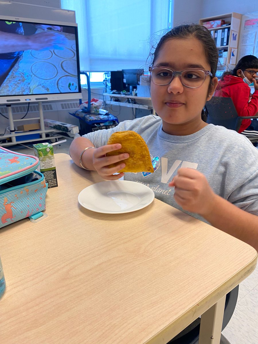 Ms_Manalis's tweet image. Today we explored Jamaican cuisines. We learned how Chicken Patties were made and enjoyed tasting them. They were delicious! #Jamaica #culturalfoods #ddclass #inclusive #diversity #BlackHistoryMonth @PeelSchools @BerylFordPS
