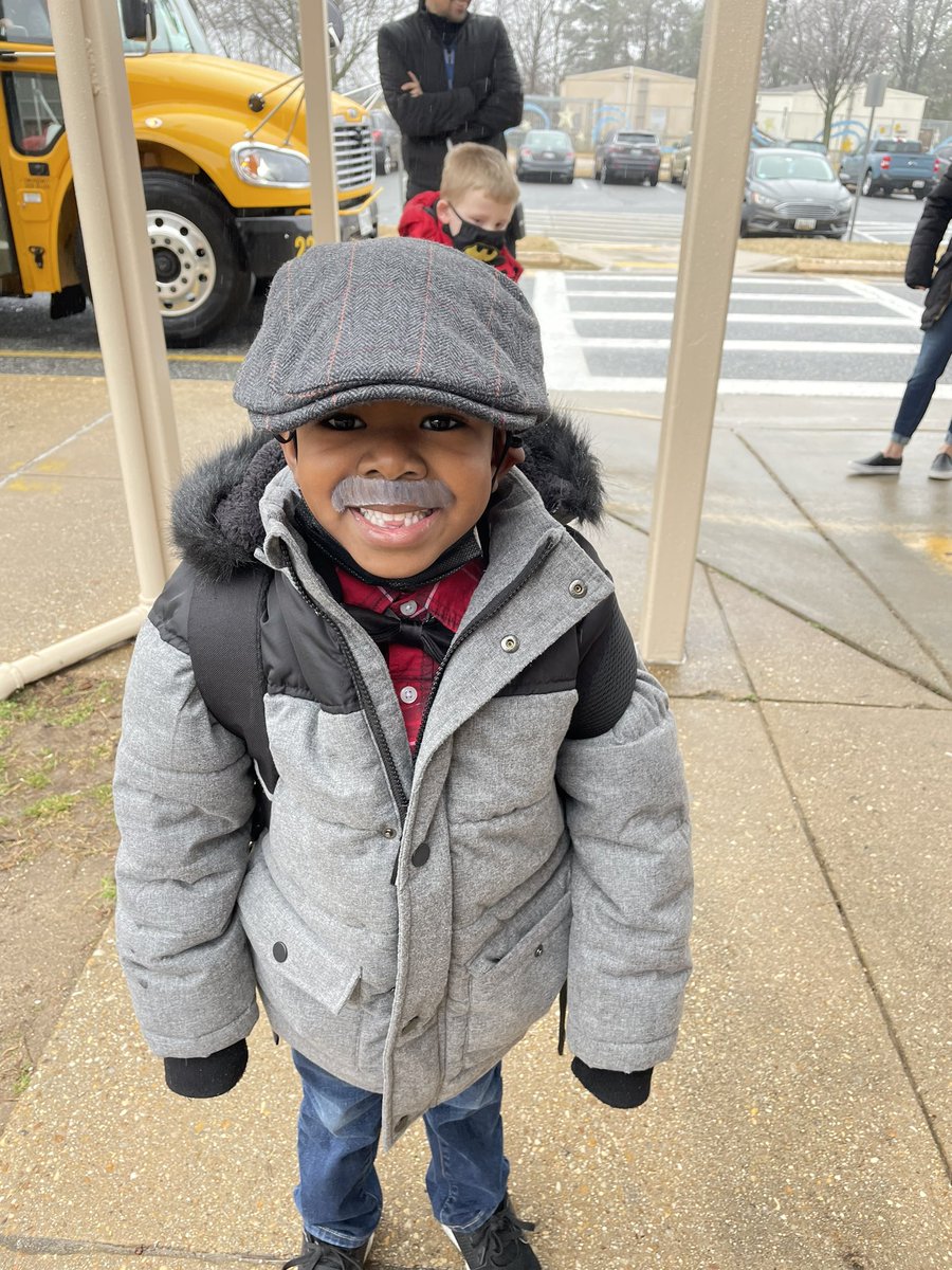 HilltopESAACPS's tweet photo. Happy Friday, Hilltop Stars! Our Kindergartners made it to 100 days in school. Time to celebrate and have some fun! #AACPSAwesome https://t.co/I4KuCnGuMJ