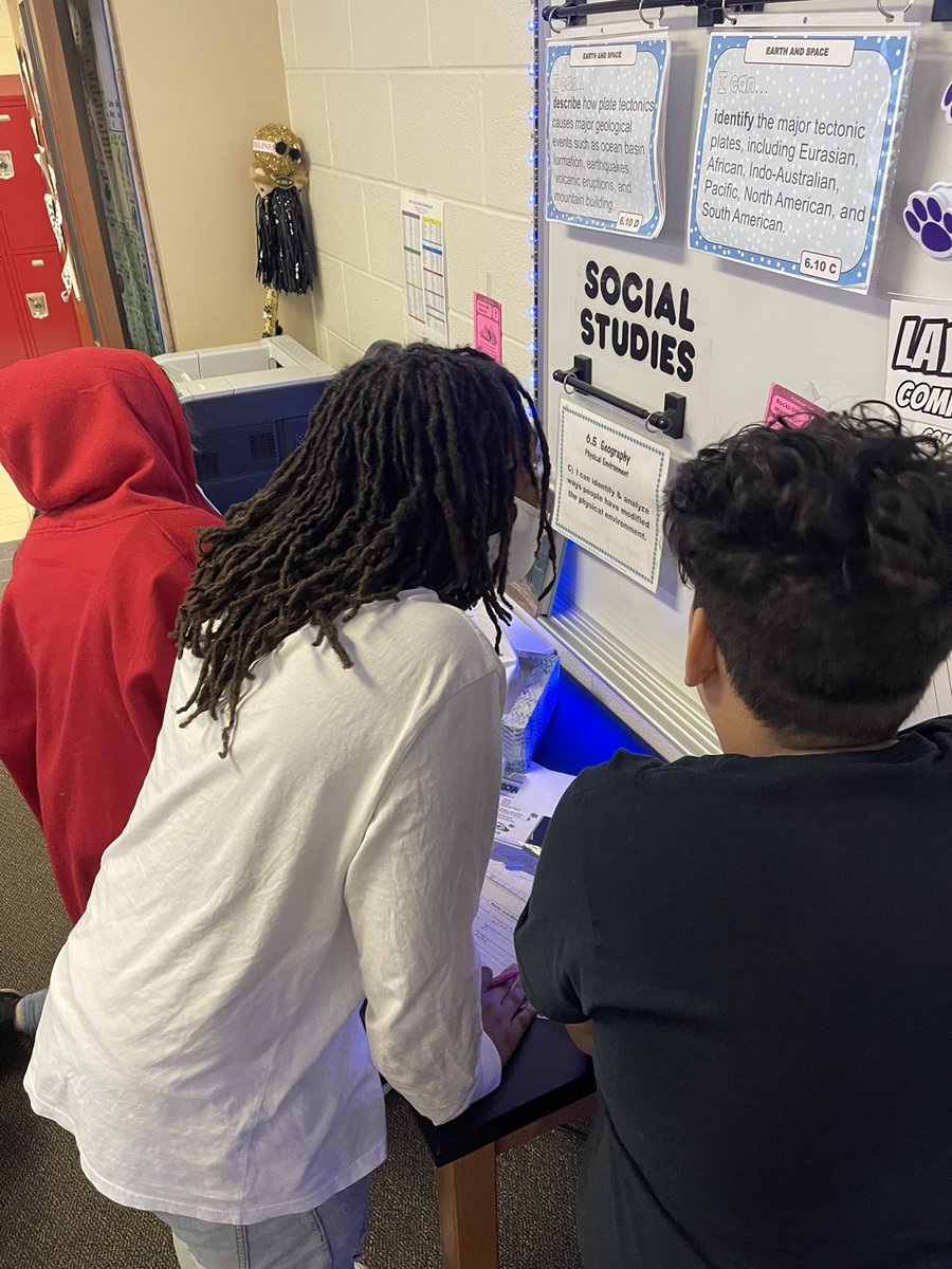 Nothing like a good scavenger hunt to learn about Minerals! #gameon #sciencerocks <a href="/CryarCISD/">Cryar Intermediate, Conroe ISD</a>