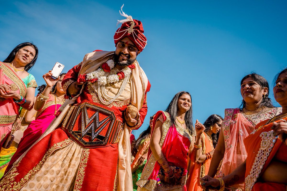 djeclipzeMTL's tweet photo. @BookerT5x You know I have to pick this one when I was casually walking to my wedding a champ! #universalchamp https://t.co/tQCKxSKjK9