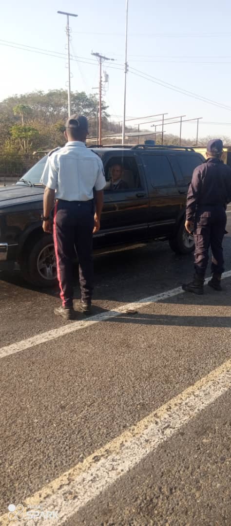 poliguarico15's tweet image. Cumpliendo instrucciones del Gobernador @josemvasquez y del G/D Miguel A. Urrieta M. Director de @poliguarico15 funcionarios adscritos al SVP, se encuentran desplegados realizando el chequeo de vehículos y motos que transitan por el Mpio. Ortiz.
#CarnavalesSeguros2022
#CCP2
#SVP