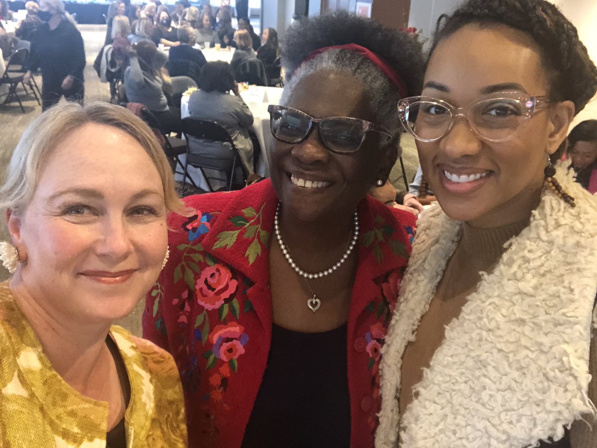 GretchenMHunt's tweet photo. Wow! The energy in this room! Congrats to Judge Clayton for this well deserved honor and thank you to @AliCenter for creating the space for such wonderful connections! #DaughtersofGreatness https://t.co/0uO1xZC9lN