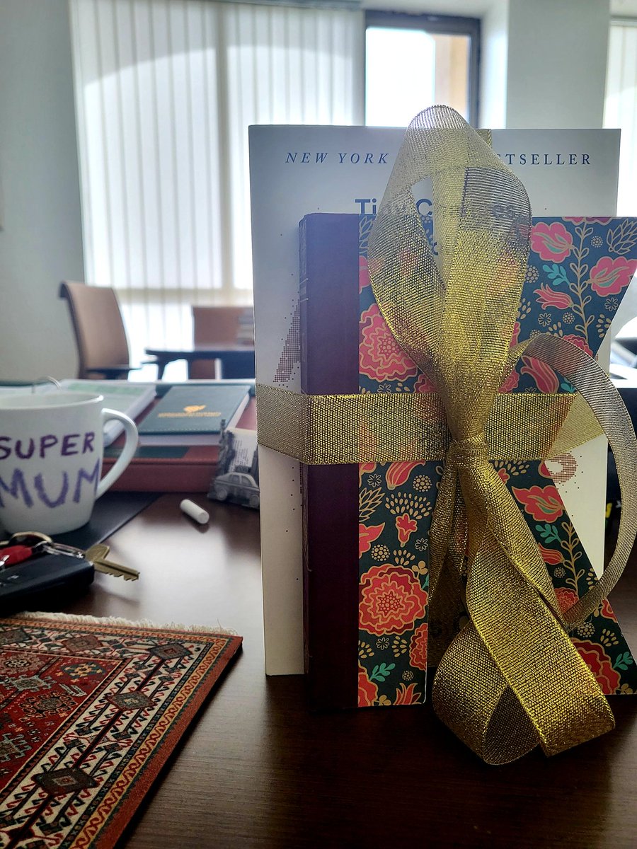 Kholoud_Ghamdi's tweet photo. شكرا غادة وآمال على الكتب الأكثر من رائعة. أنصح الجميع فيها💫📚
#AtomicHabits
#thepowerofpositive https://t.co/EJYe7H2AGq