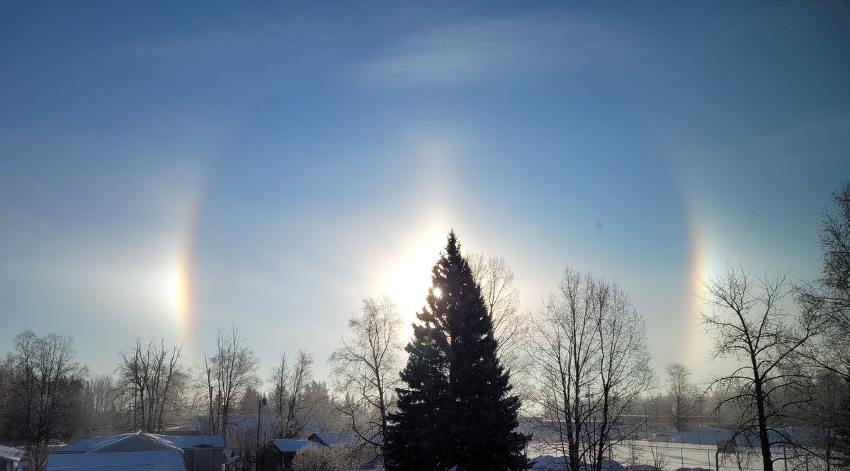 A beautiful sundog out my classroom window. What a great way to start Friday morning🌞