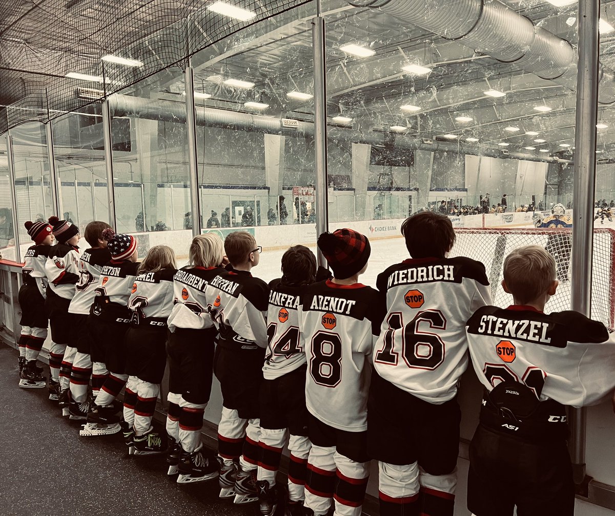 Great team effort for an opening game win in #squirtinternational <a href="/RochYouthHockey/">Rochester MN Youth Hockey</a> #squirties #ryha
