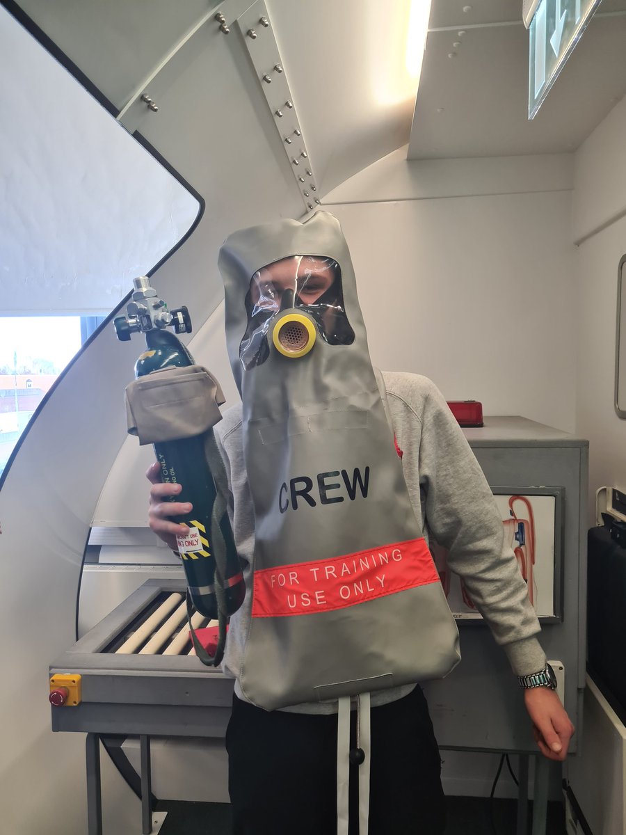 Sevenhills___'s tweet photo. It's Friday again
Then Saturday, Sunday, what?
All aboard the Travel and Tourism plane.
KS4 experiencing a taster session @gifhe
#findingourfuture
#takingresponsibility 
#thisisAP https://t.co/4AX661IJ4T