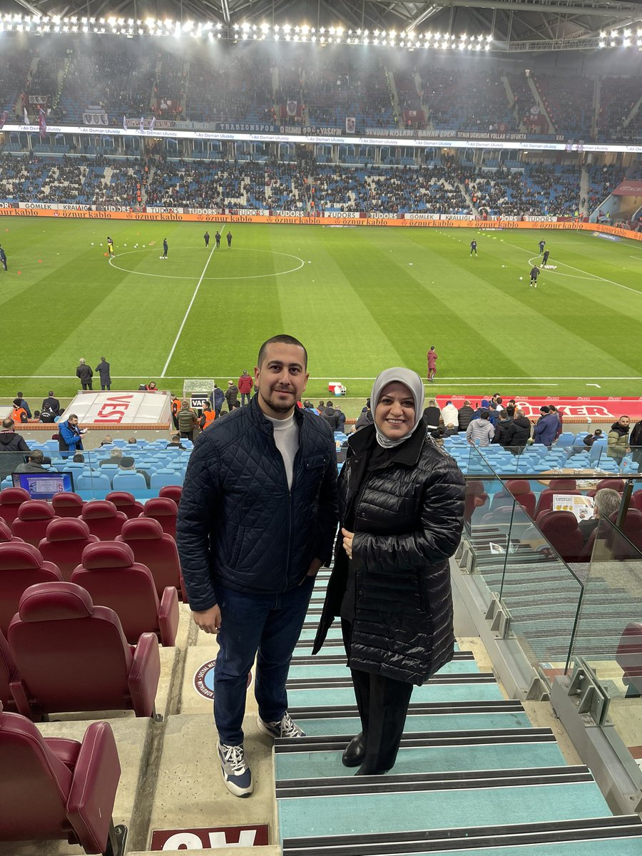 aysesula's tweet photo. Kayseri’den misafirlerimiz var, dostluk kazansın diyelim ama biz kazanalım..:))❤️💙 

@kayserisporfk @trabzonspor https://t.co/98r2F3ElaH