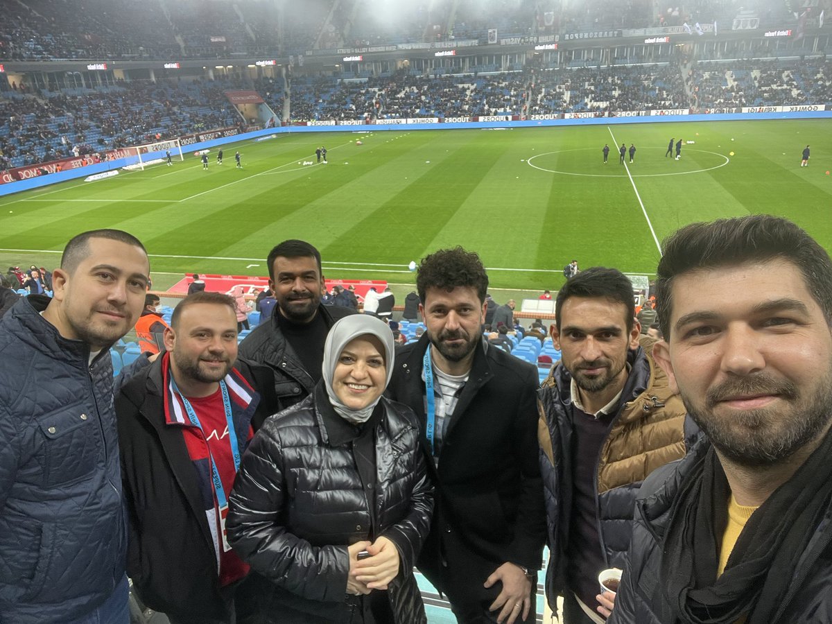 aysesula's tweet photo. Kayseri’den misafirlerimiz var, dostluk kazansın diyelim ama biz kazanalım..:))❤️💙 

@kayserisporfk @trabzonspor https://t.co/98r2F3ElaH