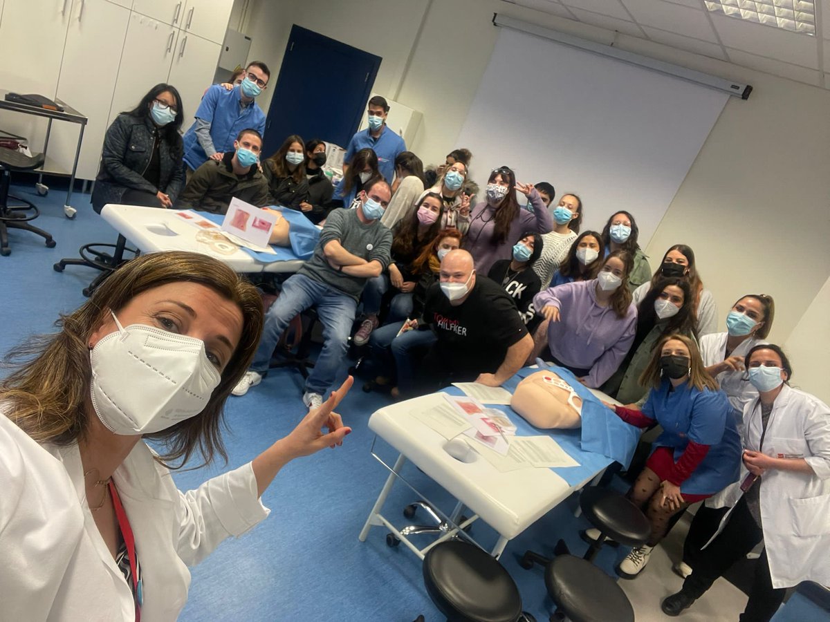 EsterUem's tweet photo. Pacientes expertos y generosos ayudando a estudiantes a comprender la experiencia de convivir con una enfermedad crónica #humanizacion ¡Gracias! @Edi_FernandezP @JoseMiguelMans4 @UEuropea https://t.co/3ghRXK2M69