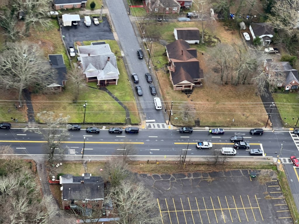 Heavy #fultonCoMarshall /law enforcement presence at a home on Donald Lee Hollowell Pkwy at Holly St in West Atlanta, east of Hollywood Rd. #BreakingNews #ATLtraffic @cbs46