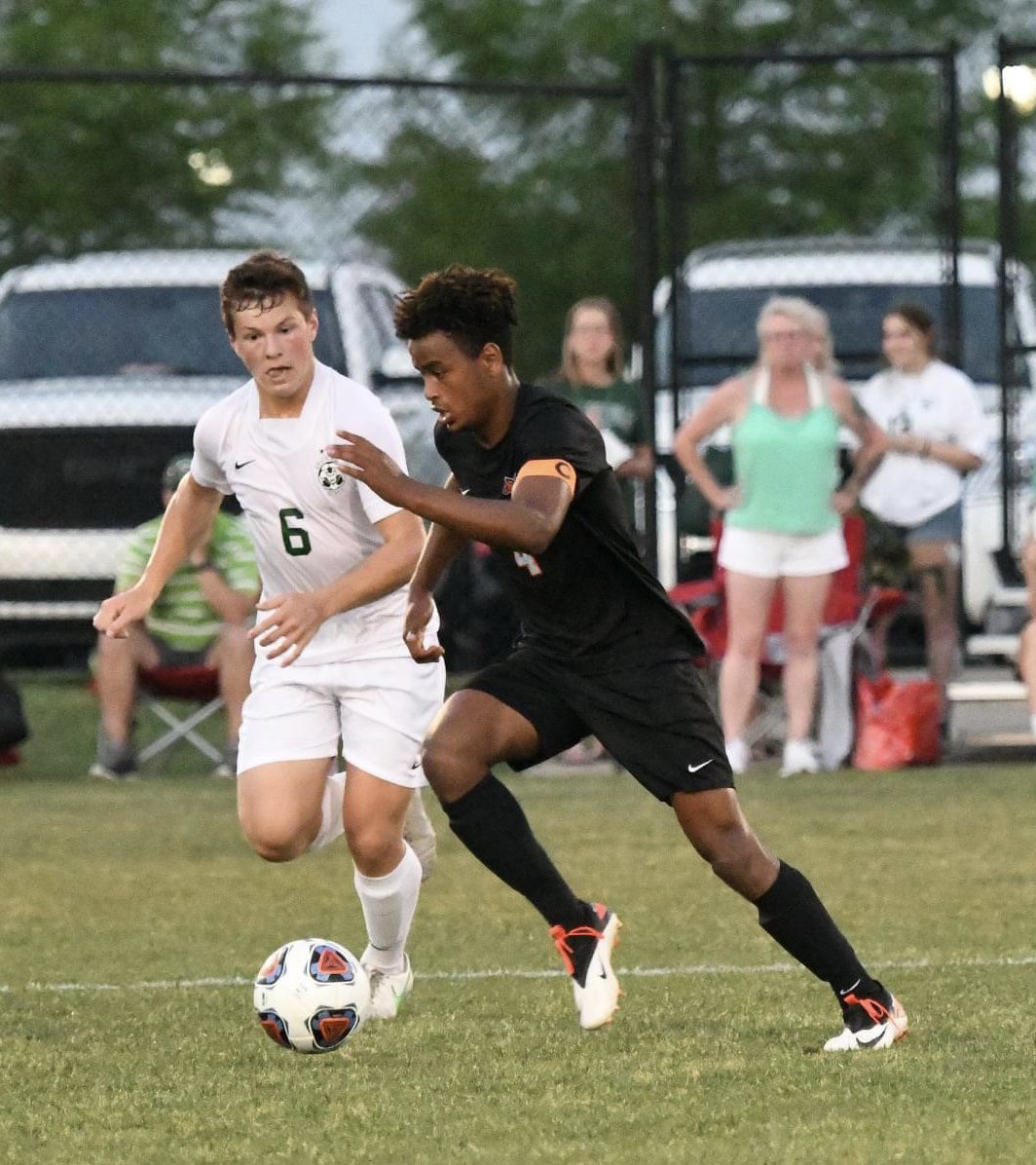 SGCSoccer1's tweet photo. Our players voted for captains over the last couple of days and 3 players received an overwhelming majority of votes. Congrats to @rosscrenshaw_4 @Kaleb03193053 and @JaseStallings for being named 2022 captains by their teammates! #Hornet⚽️ #423 https://t.co/7UHSU0txIy