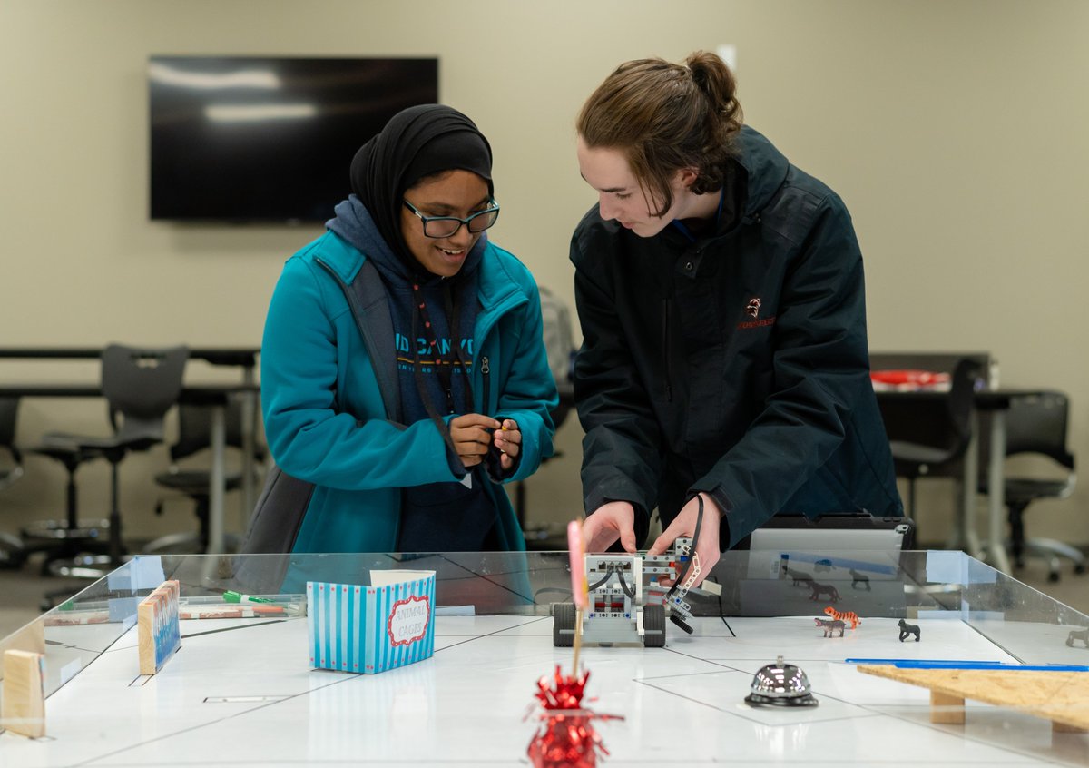 TylerISD's tweet photo. Congratulations, Tyler High School, for winning the high school #ETXRobotics Competition! π¦Ύπ€
Final Score
π₯ @TylerHighLions - 480 points
π₯ @TLRedRaiders - 420 points
Fantastic work from both teams. π https://t.co/gvpGa1zbKB
