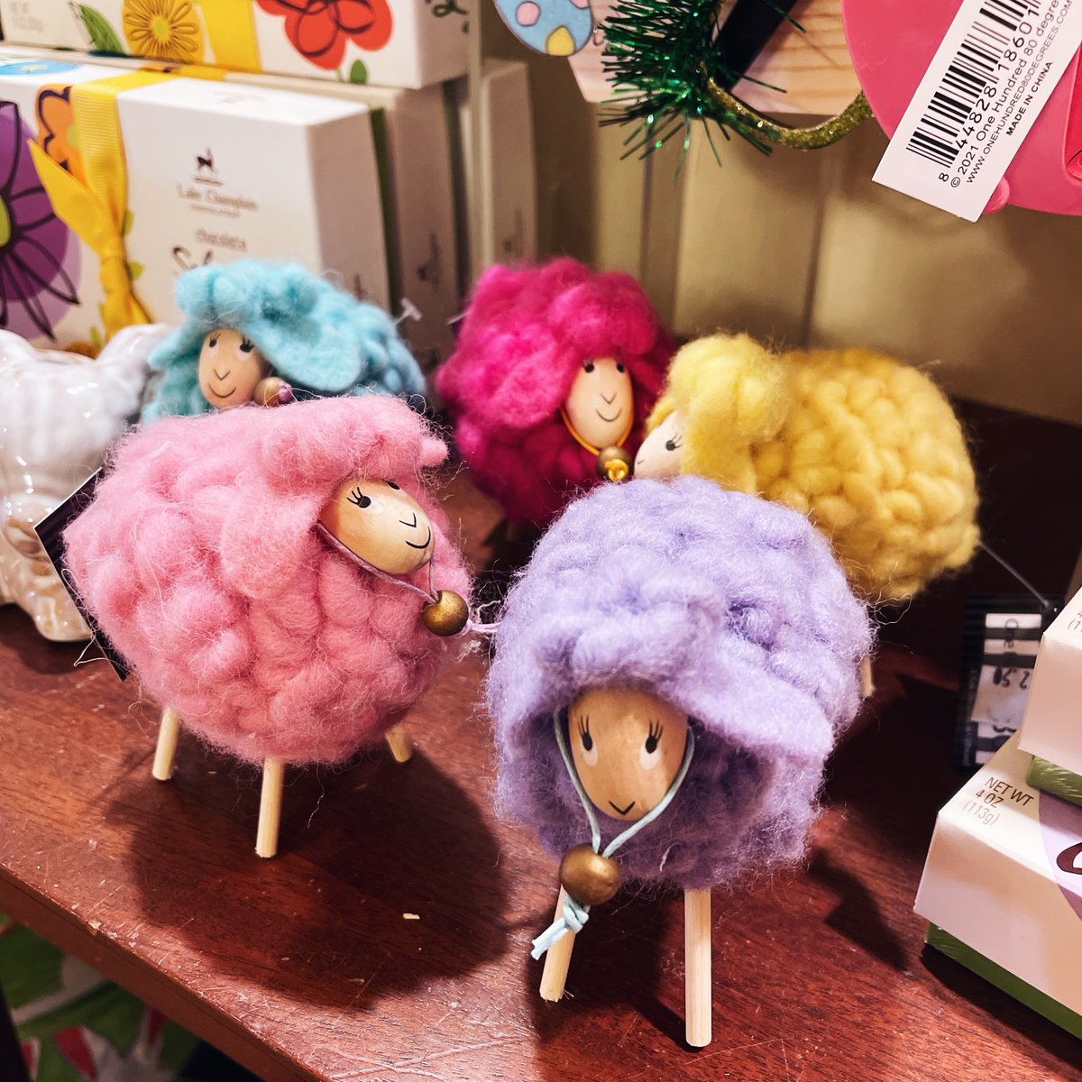 rjjulia's tweet photo. Seen here: You and all your friends at the bookstore this weekend. 🐑🐑
Our Easter sheep have arrived! Aren't they so cute?
#rjjulia #bookstoredate https://t.co/QRGfbOJdPB