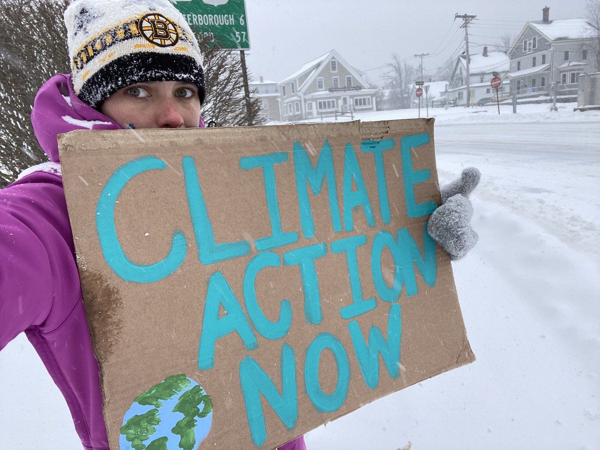 megwheelerr's tweet photo. Week 64🌍 @FFFJaffreyNH Rising in solidarity #StandWithUkraine #StopWar #PeopleNotProfit @Fridays4future @GovChrisSununu @POTUS https://t.co/LOeLmgkHZV