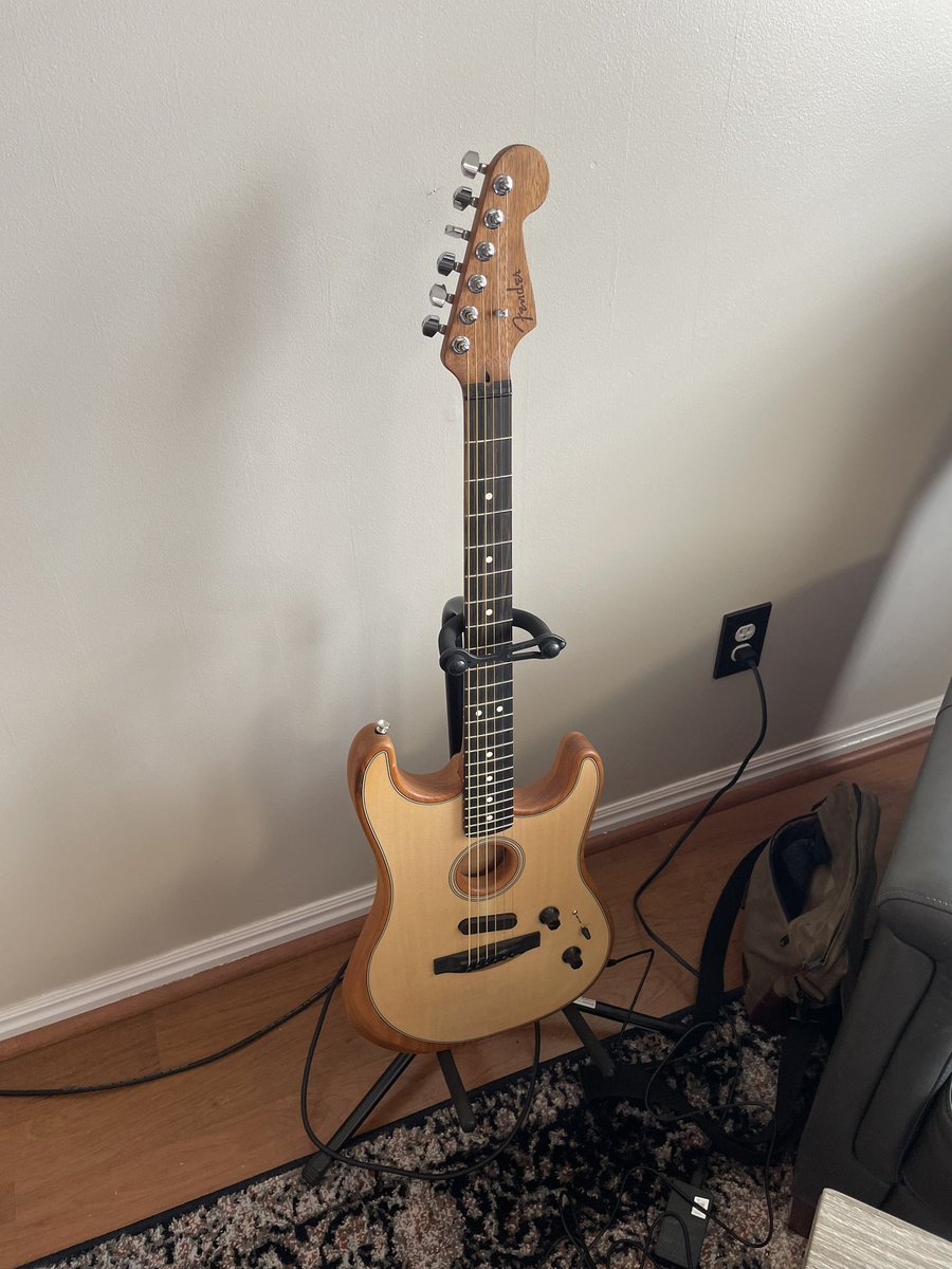 LifeTimeUte's tweet image. Decided to learn how to play.