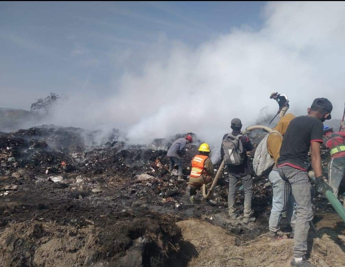 Susana_V_Gil's tweet photo. Se prevé que la temperatura en #Tehuacán supere los 30°C y con ello que aumente el riesgo de incendios de maleza en terrenos baldíos. 
El director de PC, Gerónimo Mercado informó que desde que inició el 2022 la corporación ha atendido por lo menos 80 casos. https://t.co/60Yg9D6mMK