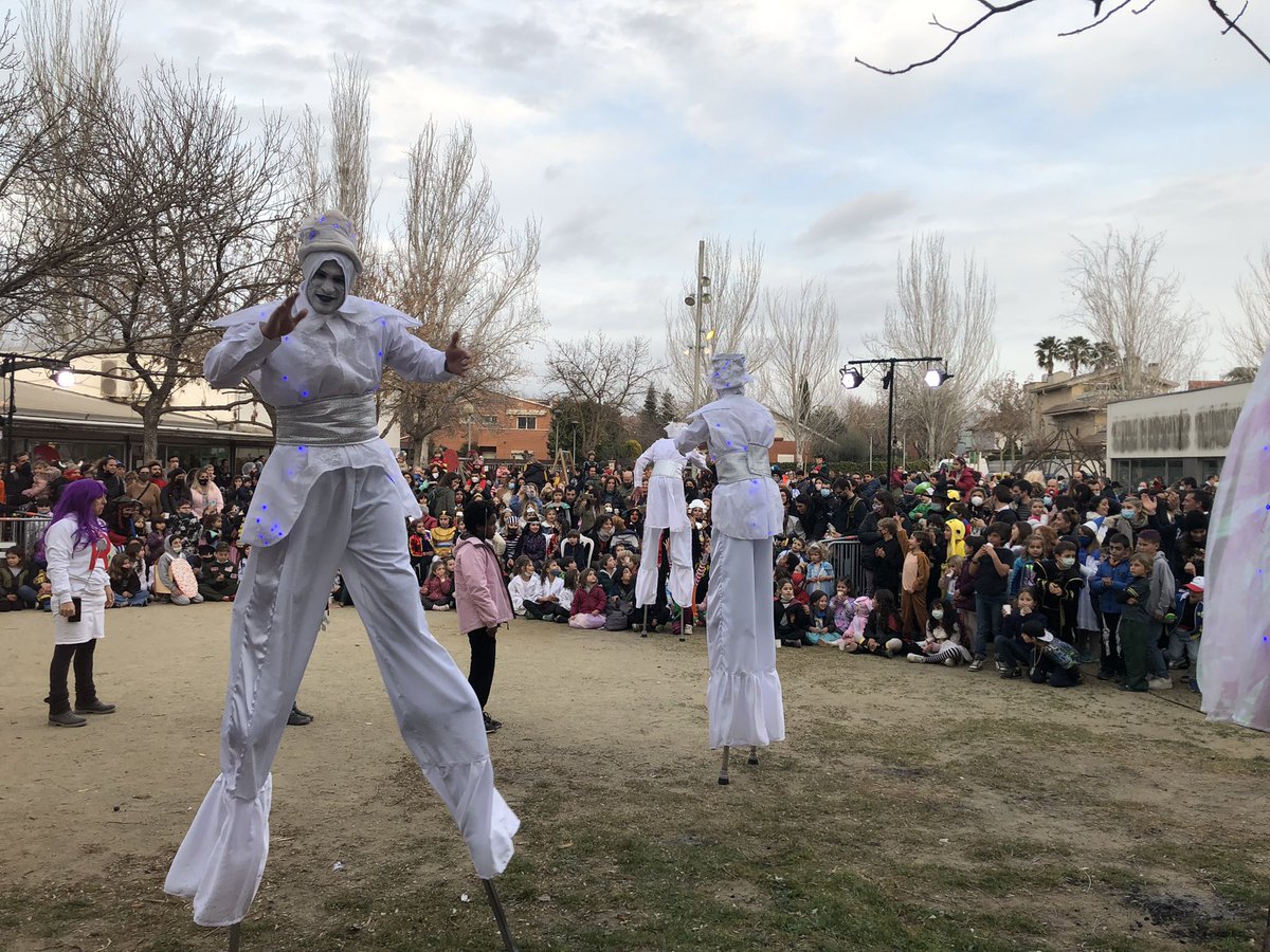 Bona tarda, famílies!!
Us esperem al Casal de Mirasol per celebrar el Carnaval juntament amb l’<a href="/afa_catalunya/">AFA Institut Escola Catalunya</a> 🤡🎉
Música, espectacle, disfresses… i xoxolata desfeta!! 😜🍫

Moltes gràcies a tota la organització per fer-ho possible 🥰👌🏻