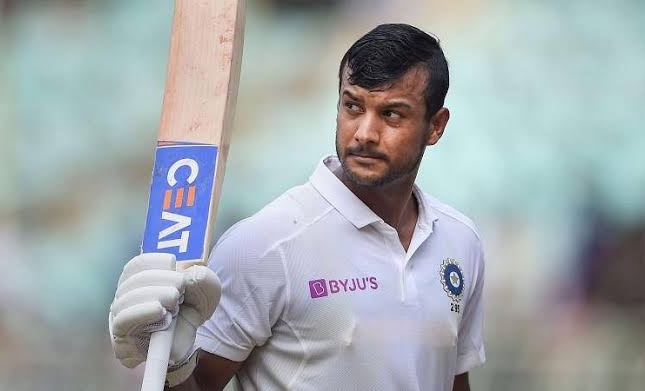 TICKTALKNEWS's tweet photo. #SPORTSUPDATE

RUTURAJ GAIKWAD 🦁 RULED OUT OF THE T20I SERIES 😮 AGAINST SRI LANKA 🇱🇰 , MAYANK AGARWAL 💥 REPLACES HIM IN THE SQUAD 🎉. (Reported by Cricbuzz).

@BCCI  @OfficialSLC 

#RuturajGaikwad  #MayankAgarwal 
#BCCI https://t.co/r5UggBhCUz
