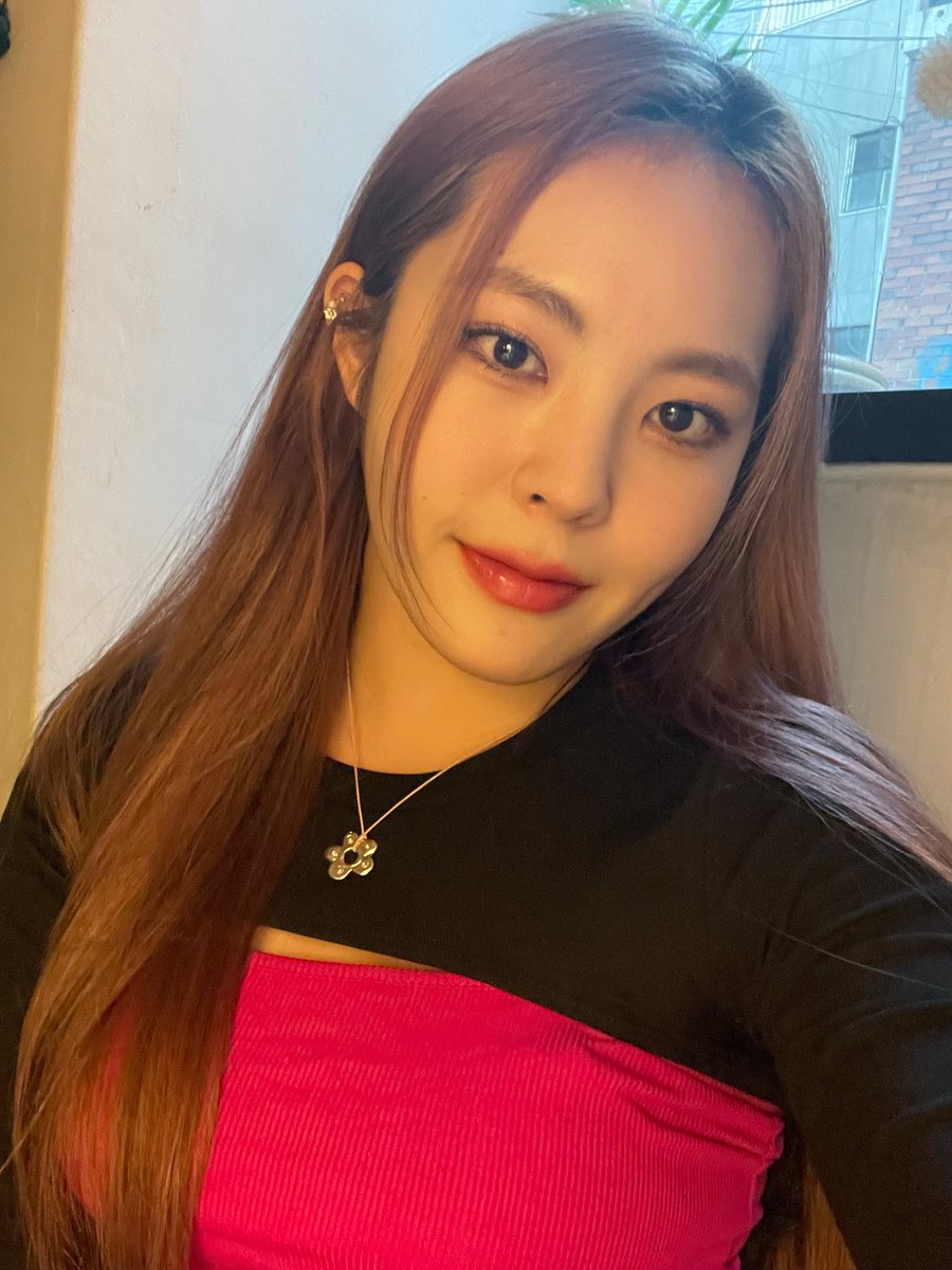 _rosygirl's tweet photo. 머리부터 발끝까지, https://t.co/NctyLwY9KA