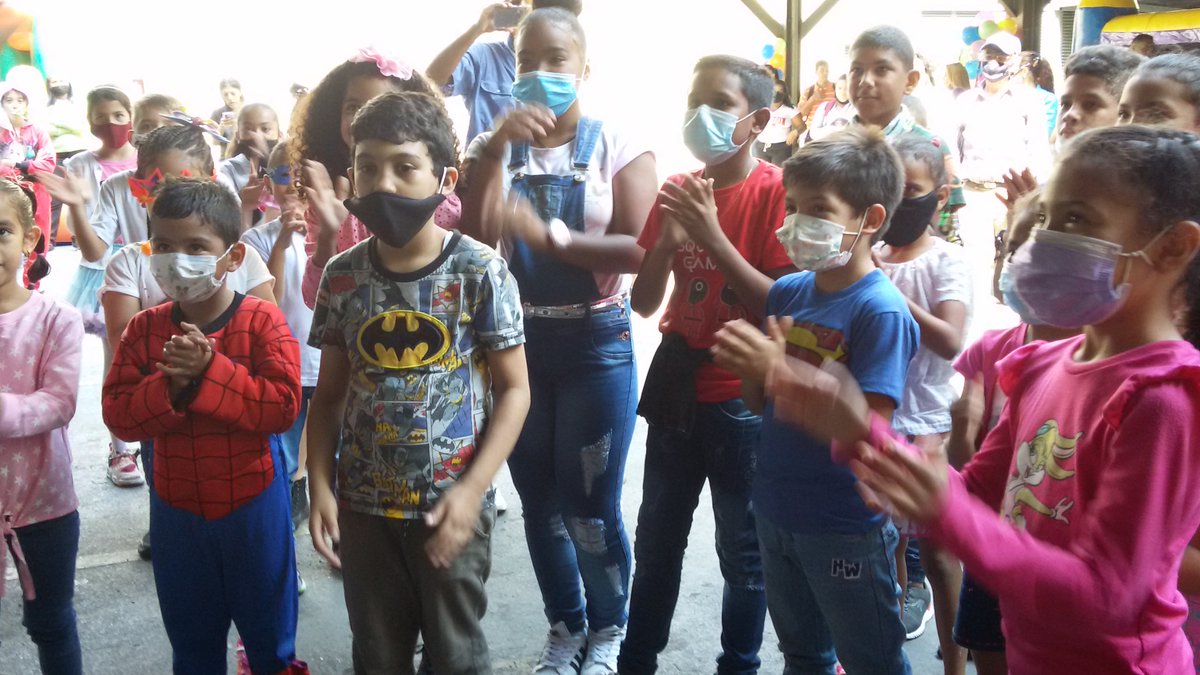 #Entérate | Las hijas e hijos de trabajadores del #IVSS fueron protagonistas en la Fiesta de #Carnaval2022, realizada en la sede principal de la institución el pasado #25Feb #PorUnSeguroMásSocial <a href="/MagaGutierrezV/">Magaly Gutiérrez Viña</a> <a href="/NicolasMaduro/">Nicolás Maduro</a>