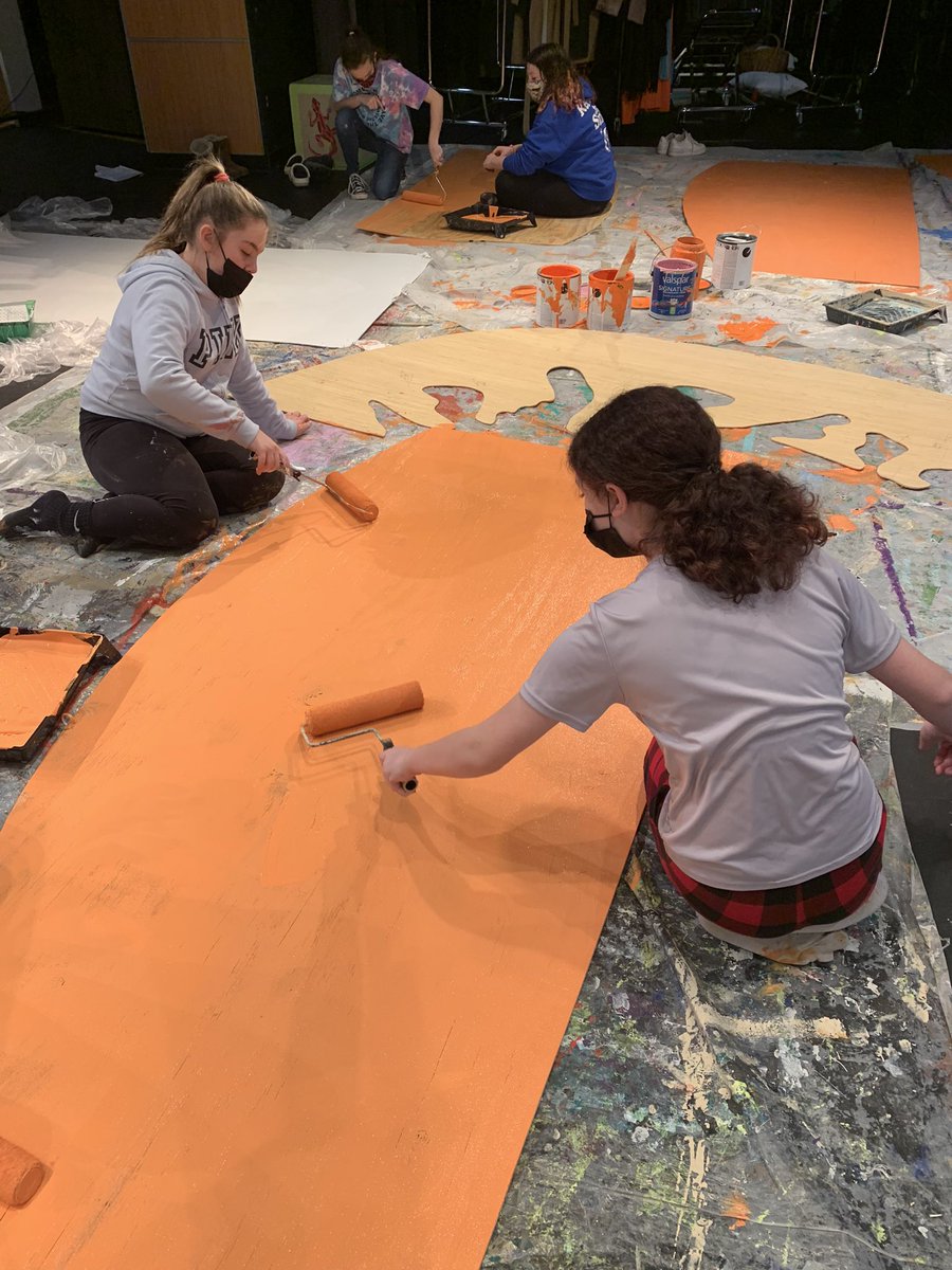 MsBecker5's tweet photo. Set Build with the Waterloo #DramaClub for James and the Giant Peach @WaterlooFamily https://t.co/wJAaQSTBkQ