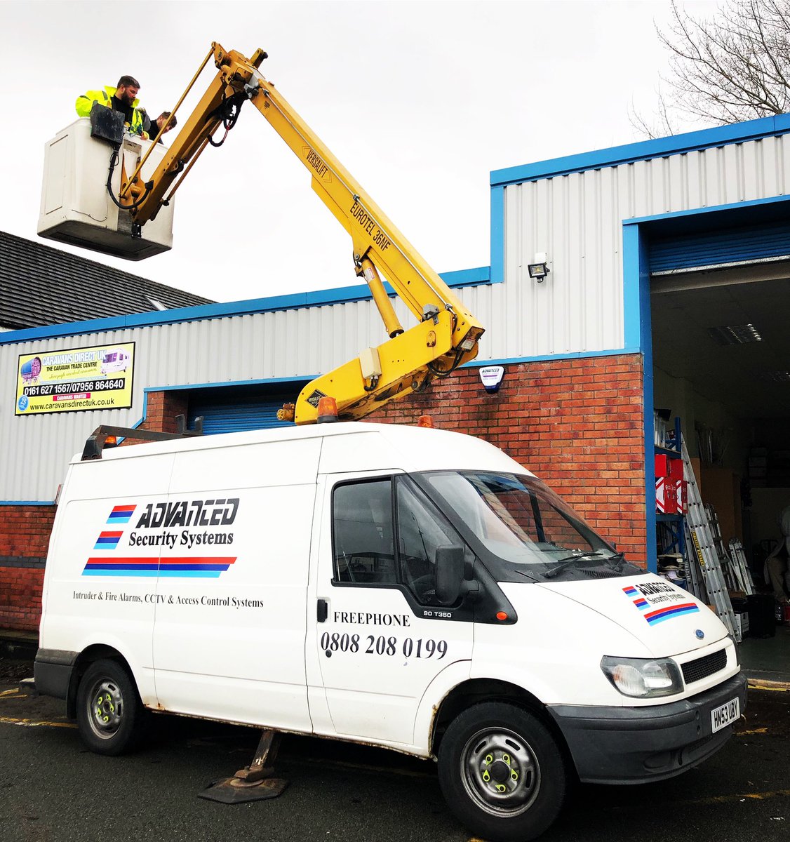 AdvancedS's tweet image. Some training with our new technician James👷‍♂️