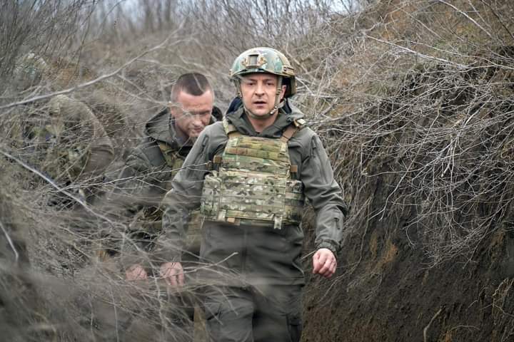 harounbokhit04's tweet photo. Le Président Ukrainien au front pour préserver son pays. Il vient d'égaler le record du défunt #MIDI.
#Zelensky #UkraineRussie https://t.co/fSB2em0kb4