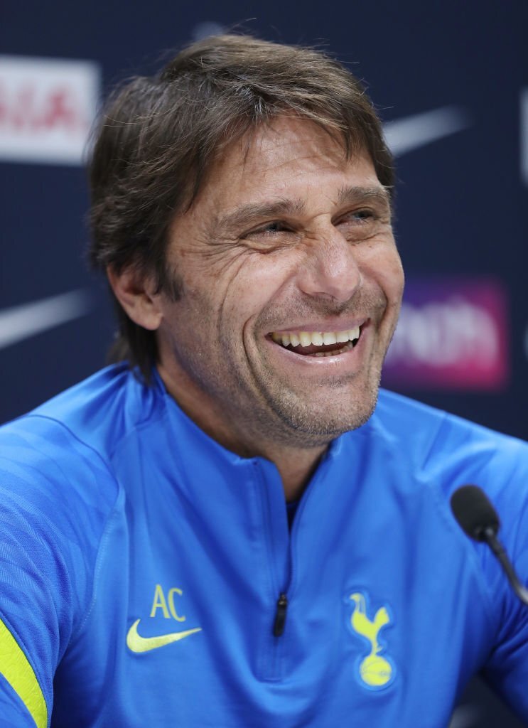 CieloUnited's tweet photo. Antonio Conte aún quiere llegar a Manchester United. Los primeros signos de crisis entre tottenham y Conte ya están emergiendo y una salida del club londinense es una posibilidad. El entrenador italiano también está en la mira del PSG. (I) [@_GIFN] #MUFC https://t.co/wvzlCxoETQ
