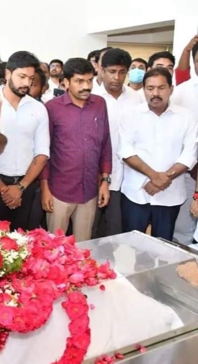 SrikanthPinipe's tweet photo. Gautham anna I've never imagined to see u like this ...u gave us many memories, u inspired many &amp; u are a true leader....u always live in our memories...@ysrcpofficial @ysjagan @VSReddy_MP @perni_nani @kannababu_k @MekapatiGoutham @chelluboinavenu @PinipeViswarup @AndhraPradeshCM https://t.co/Nyq2SsEQzY